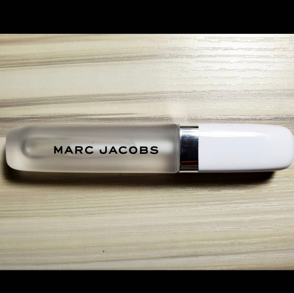 *SOLD* New Marc Jacobs Coconut Lip Oil